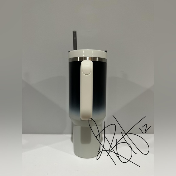 😳SOLD OUT Stanley x Starbucks MONOCHROME BLACK & WHITE GRADIENT Thailand 40oz - Picture 4 of 8